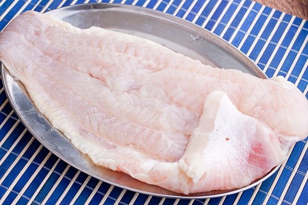 Рыба в кляре Ингредиенты: рыба 0,5 кг яйца 5 шт зелень 100 гр масло растительное соль Филе рыбы (в нашем